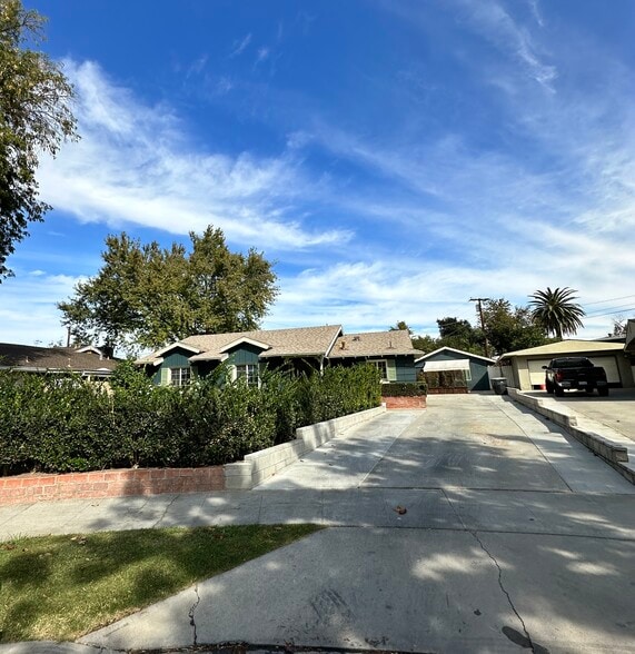 Building Photo - 3647 Los Feliz Ct