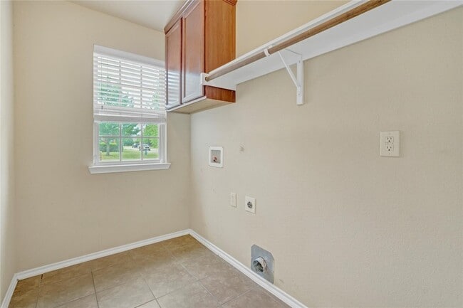 Building Photo - 9001 Tumbleweed Dr