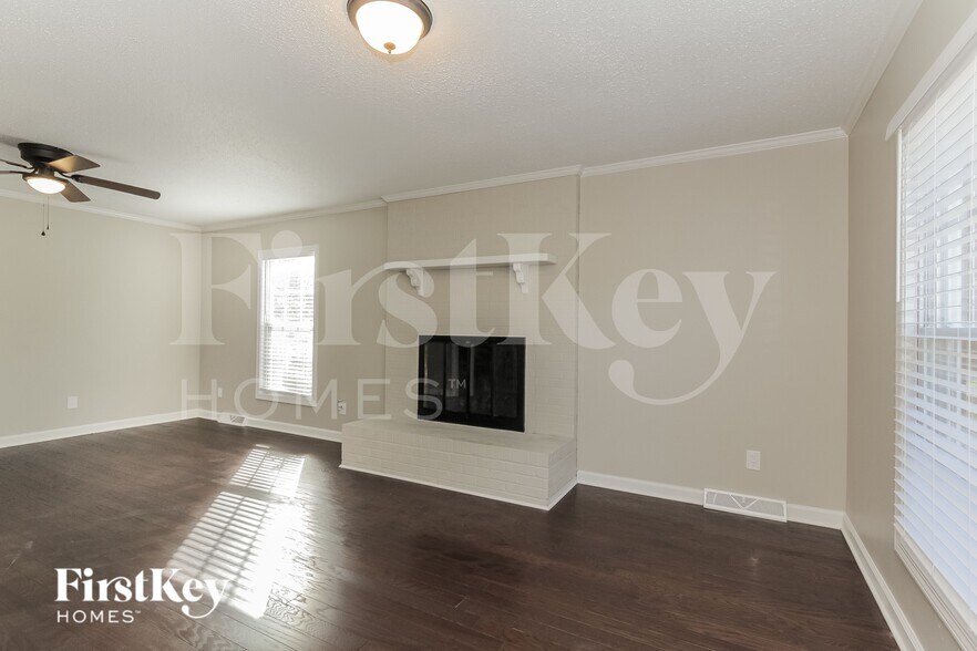 Building Photo - 10601 Parlor Rd