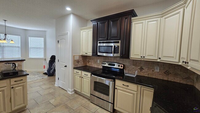 Building Photo - 103 Clarissa Dr