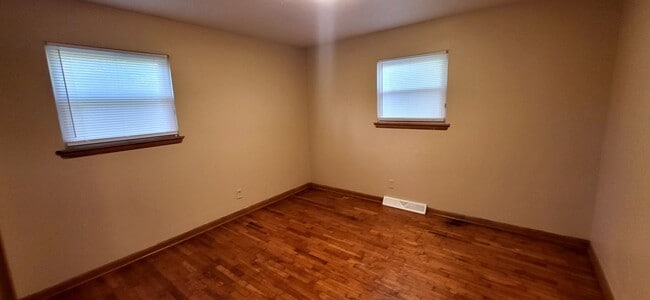 Building Photo - 3 Bedroom home in Southeast Springfield fo...