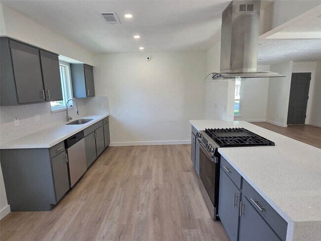 Building Photo - 11726 N Willow Cir