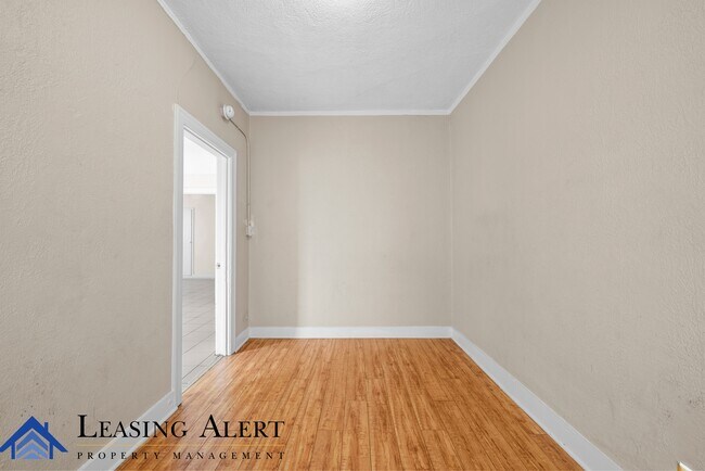 Building Photo - 108 S Cummings St