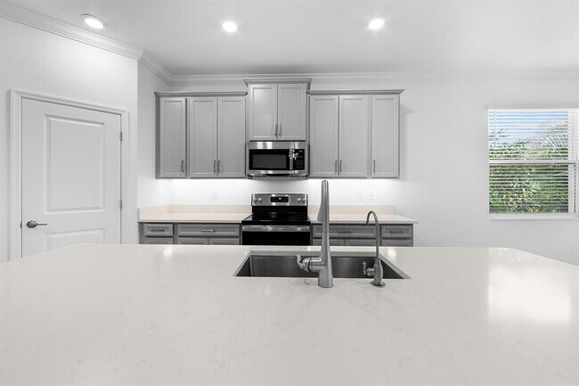 Building Photo - 14265 17th Ct E