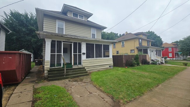 Building Photo - 1307 Jackson St