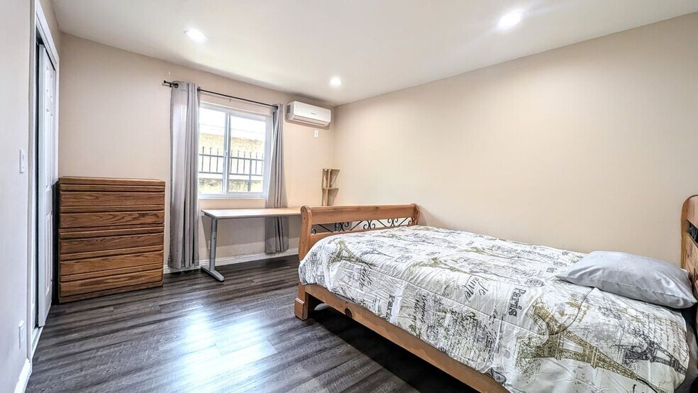 Building Photo - 1299 W 37th Dr