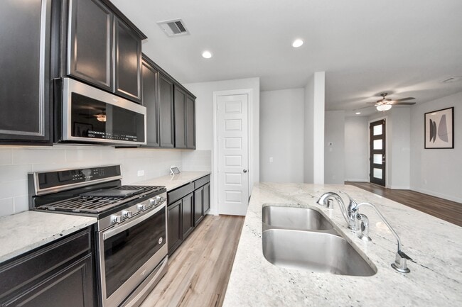 Building Photo - 9830 Magnolia Village Ln