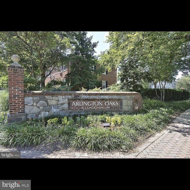 Building Photo - 4372 N Pershing Dr