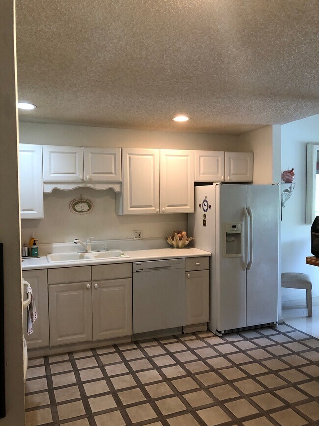 Building Photo - 7 Lexington Ln E