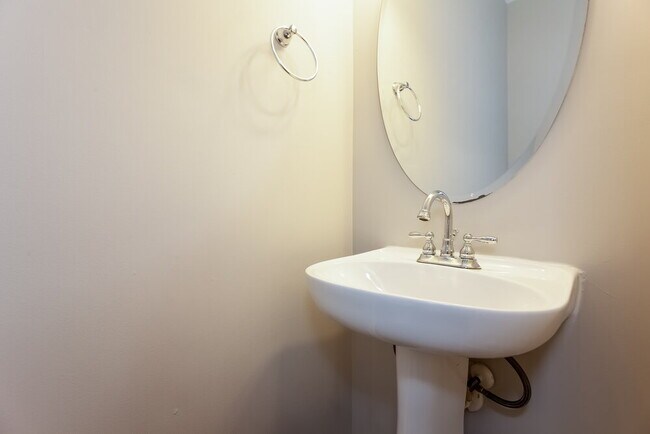 Building Photo - 929 Grass Hollow Ct