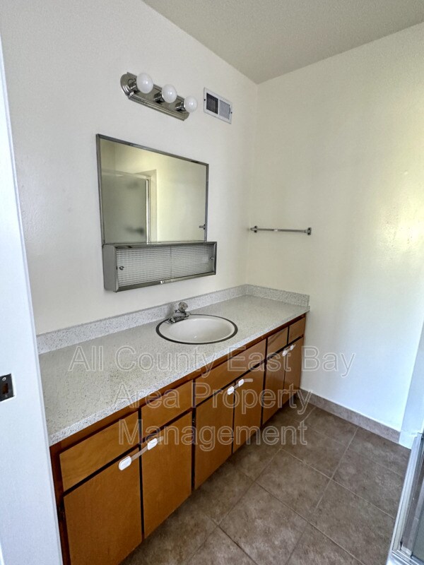 Building Photo - 611 Lexington Ave