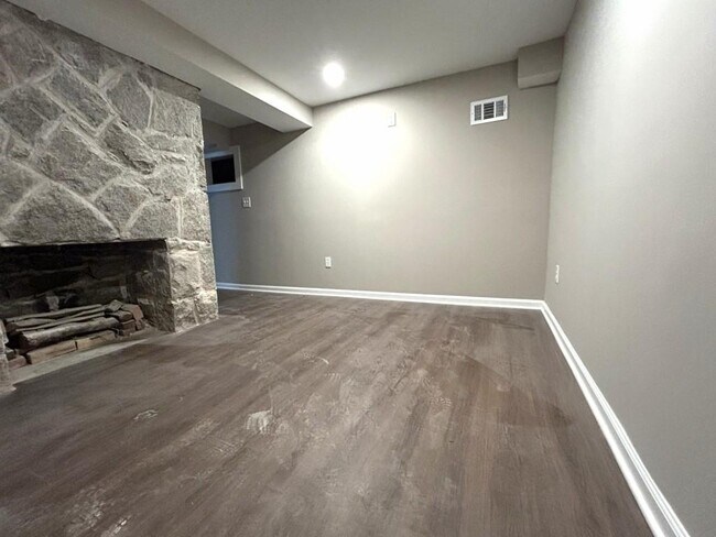 Building Photo - 1267 Arborvista Dr NE