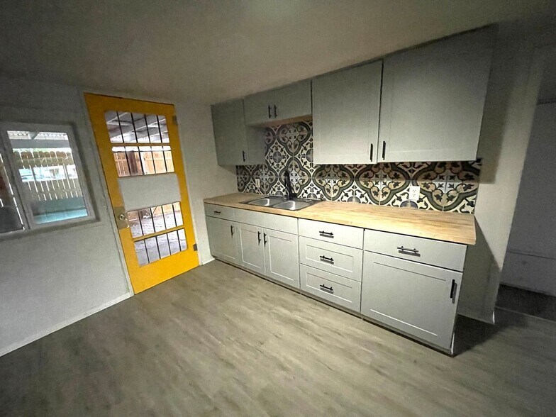 Building Photo - 4402 E Seneca St