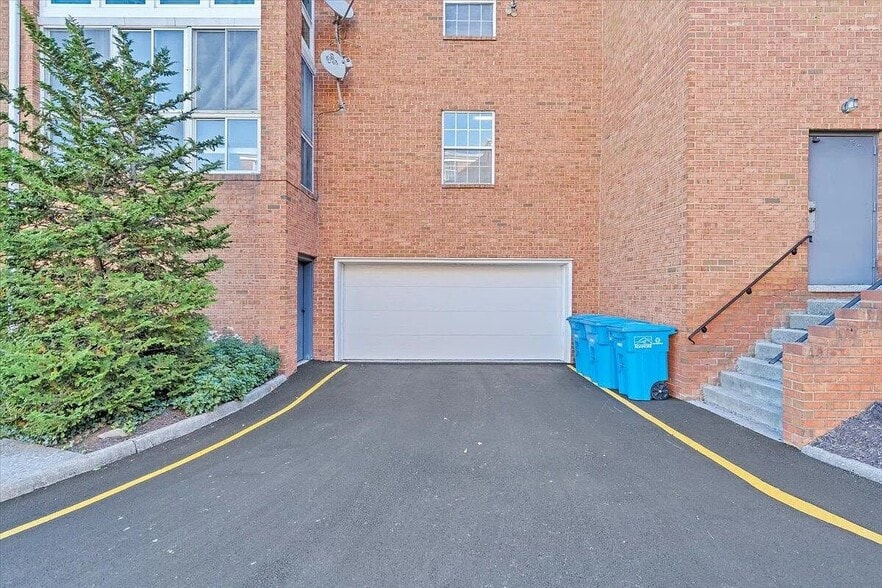 Parking - 2102 Stephenson Ave SW