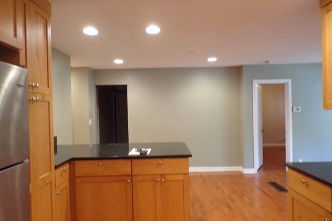 Building Photo - 1420 Dollar St