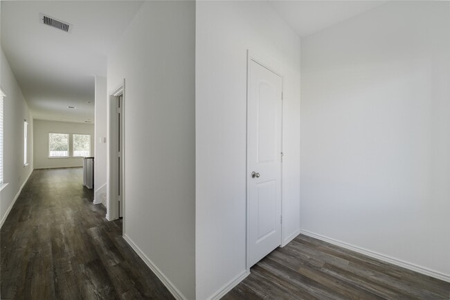 Building Photo - 5619 Simcrest Grove Dr