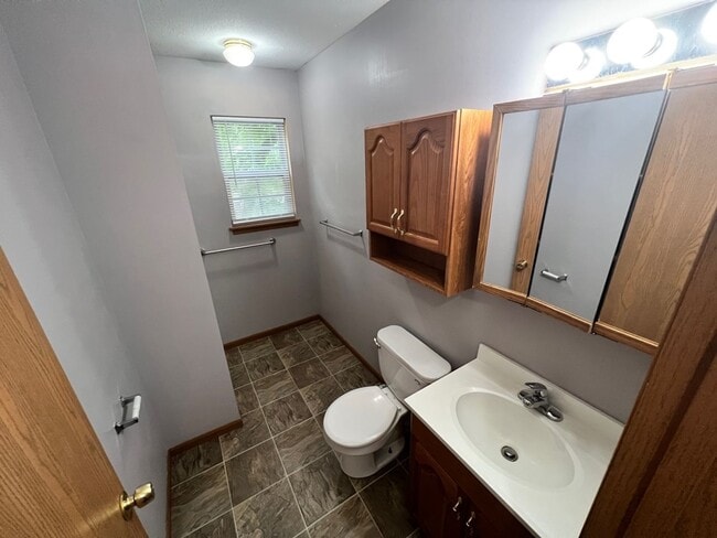 Building Photo - Spacious 4 Bedroom Unit in Central Manhattan!