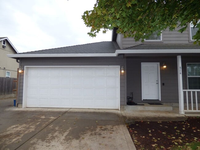 Building Photo - 3 bed 2.5 bath House in Stayton!! Close to...