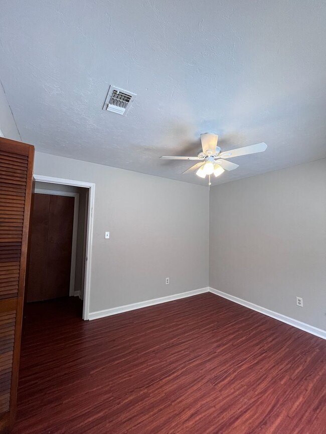 Building Photo - 3732 Donovan Dr