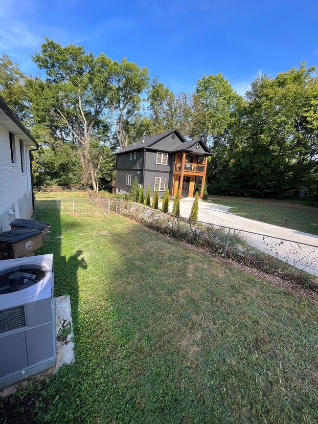 Building Photo - Desirable East Nashville Farmhouse