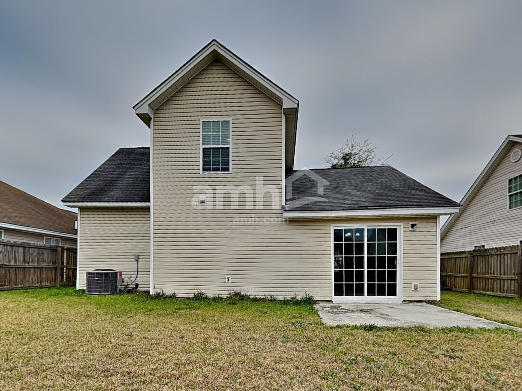 Building Photo - 15 Beacon Ln