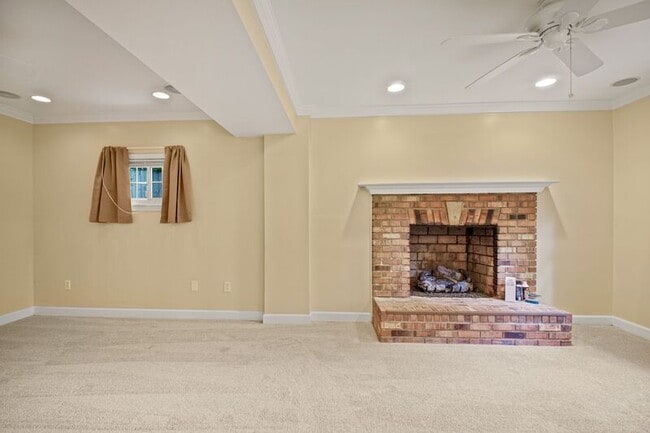 Building Photo - 948 Ficklen Rd