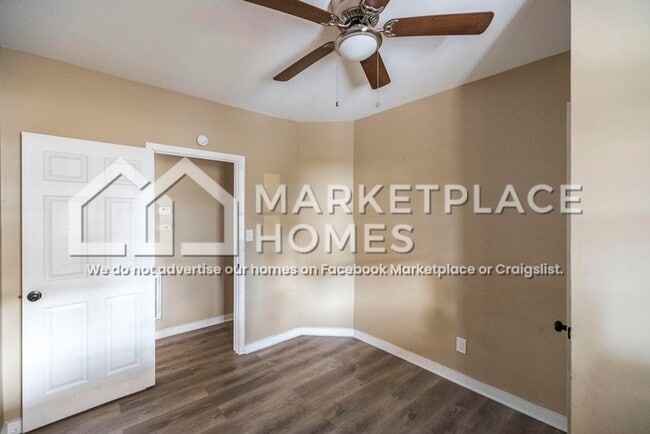 Building Photo - 955 Putnam St