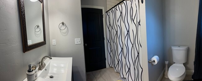 Building Photo - 2866 Elm Ave