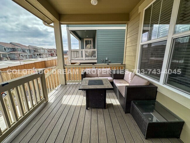 Building Photo - Luxurious fully-furnished home in Dove Vil...
