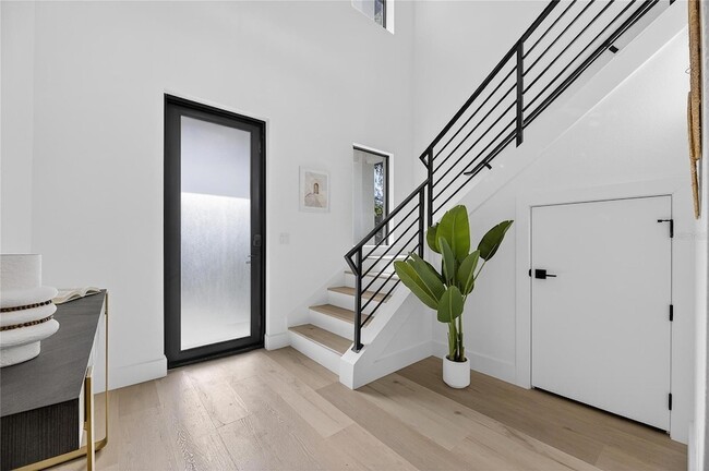 Building Photo - 2335 Oak Terrace