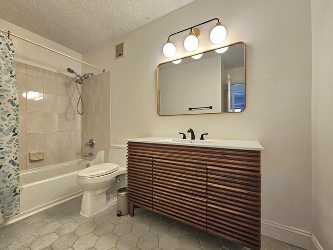 Building Photo - 7660 Willow Point Dr