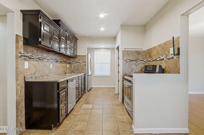 Building Photo - 2515 Arizona Ave