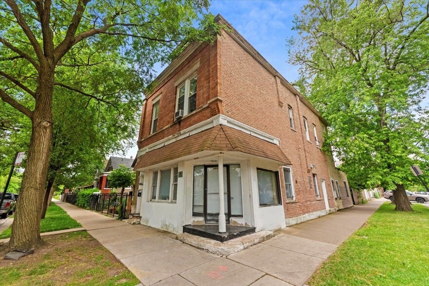 Building Photo - 3000 S Kedvale Ave