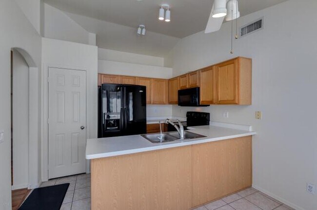 Building Photo - 4565 W Joshua Blvd