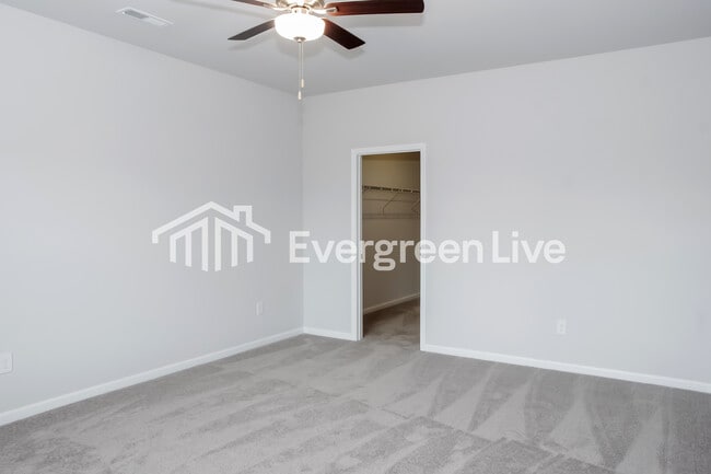 Building Photo - 221 Shangrila Wy