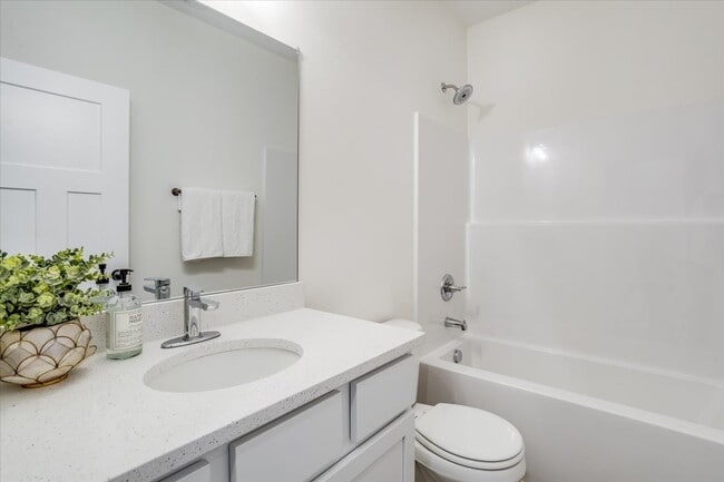 Building Photo - 521 Briarbrook Ln