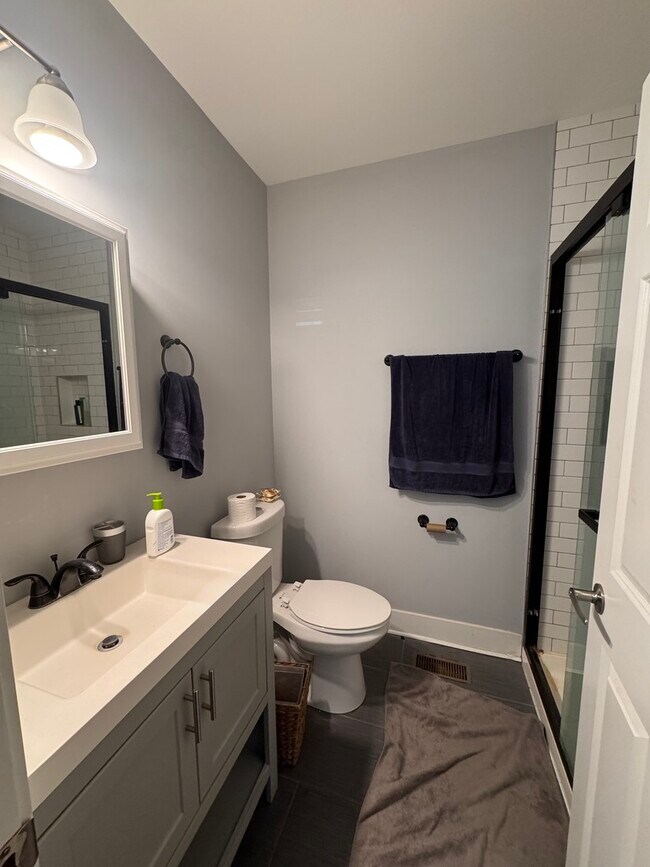 Building Photo - 941 E 54th Pl