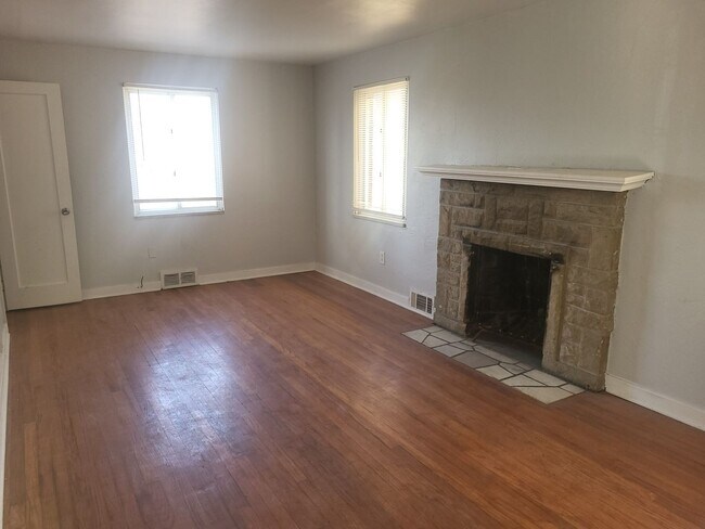 Building Photo - 1541 Sylvan Terrace
