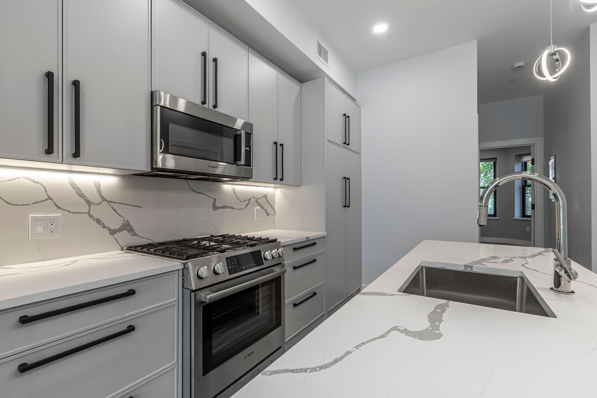 Building Photo - 169 Newbury St