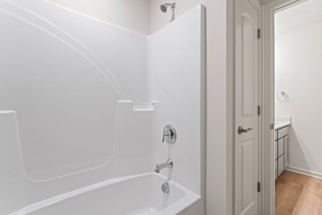 Building Photo - Luxury Townhome, Fishers Schools, Minutes from Shopping, Restaurants, and City Parks!