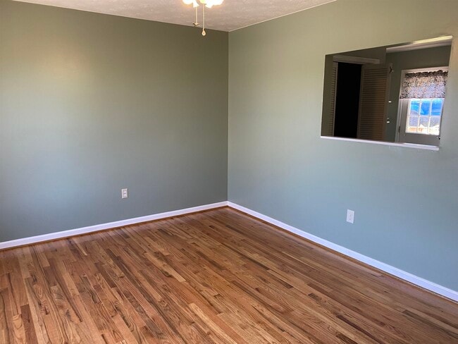 Building Photo - 544 Hull St