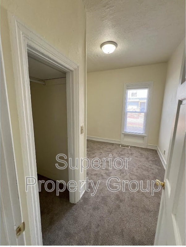 Building Photo - 416 S Locust St