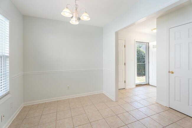 Building Photo - 315 Southbank Dr