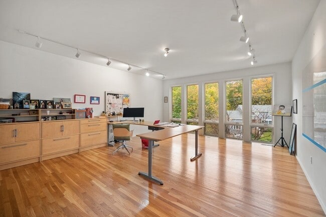 Building Photo - 35 Thornberry Rd