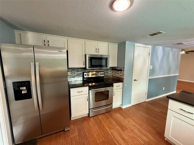 Building Photo - 3408 Ambleside Dr