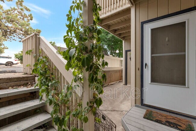 Building Photo - 10881 Pine Dr