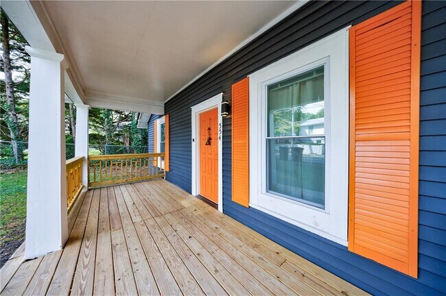 Building Photo - 554 Oak Dr