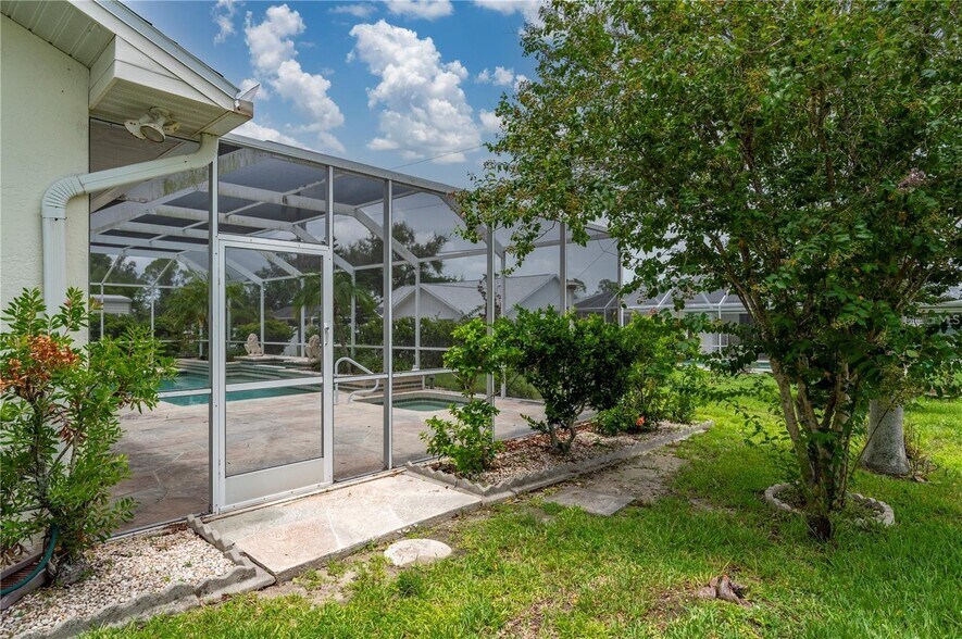 Building Photo - 23420 Peachland Blvd