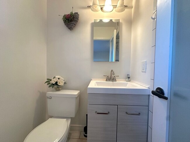 Building Photo - Beautiful 4 Bed / 3 Bath Home in Garden Grove For Rent