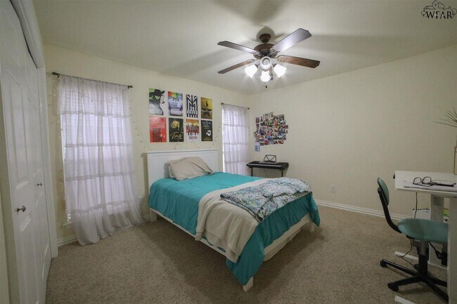 Building Photo - 4919 Silver Crest Dr